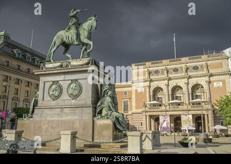 Statue équestre Statue de Gustav II Adolf, Kungliga Operan, Gustav Adolfs torg, Stockholm, Suède, Europe Banque D'Images