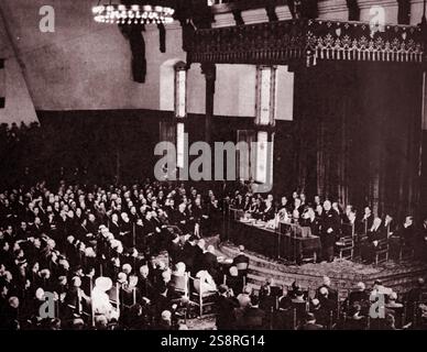 Photo de Winston Churchill, tout en inaugurant le Congrès de l'Europe. Sir Winston Churchill (1874-1965) un homme d'État britannique et la guerre de l'autre premier ministre. En date du 20e siècle Banque D'Images