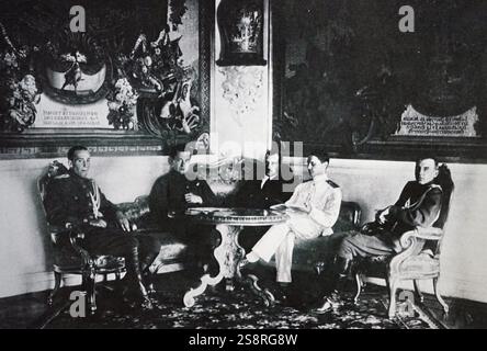 Photographie d'Alexandre Fiodorovitch Kerensky (1881-1970) Premier ministre du gouvernement provisoire de la Russie, rencontre avec des responsables à Moscou. En date du 20e siècle Banque D'Images