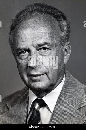 Photographie d'Yitzhak Rabin (1922-1995) un homme politique israélien, homme d'État, général et ancien Premier Ministre d'Israël. En date du 20e siècle Banque D'Images