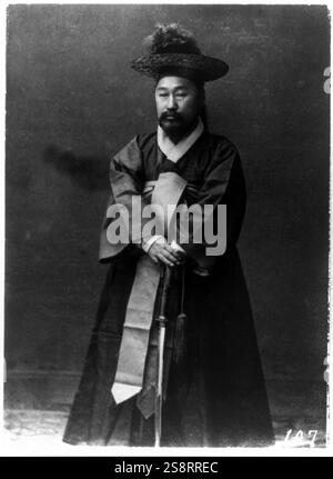 Le prince Saionji Kinmochi (7 décembre 1849 - 24 novembre 1940) est un homme politique japonais, homme d'État et deux fois premier ministre du Japon. Il est élevé de marquis à prince en 1920. En tant que dernier membre survivant du genro japonais, il est l'homme d'État le plus influent du pays du milieu des années 1920 au début des années 1930 Banque D'Images