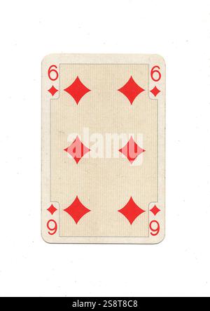 Une carte à jouer antique six de diamants isolé sur un fond blanc. Banque D'Images