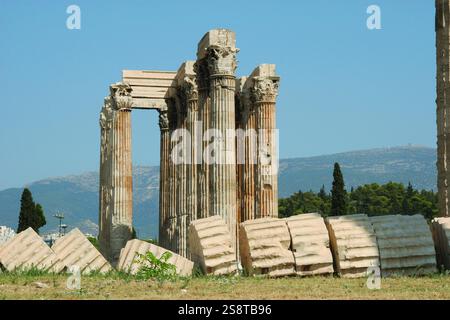 Grèce. Athènes. Temple de Zeus Olympien ou Olympieion. Vie siècle av. J.-C. Achevé au IIe siècle après JC (période romaine) Banque D'Images
