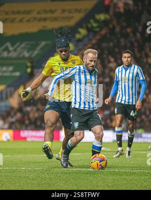 Barry Bannan et Peter Kioso dans Oxford United vs Sheffield mercredi dans le championnat EFL Banque D'Images