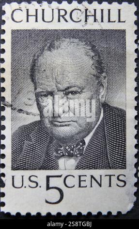 ISTANBUL, TURQUIE - 24 JANVIER 2021 : le timbre des États-Unis montre Winston Churchill vers 1965 Banque D'Images