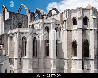 Portugal, Lisbonne. Ruines de l'église gothique Igreja do Carmo du XIVe-XVe siècle dans le Chiado. Banque D'Images