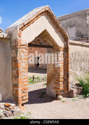Arizona, Tumacacori National Historic Park, San Jose de Tumacacori, détail de la porte dans la mission adobe Wall Banque D'Images