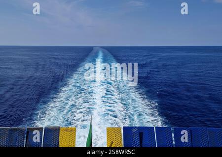 Rapport de l'ensemble pour voyager en Sicile avec transport par mer, visite de la ville de Palerme et séjour à Gioiosa Marea à TH Capo Calava Village et excursion à Tindari et Eolie îles Lipari et Vulcano. Sur cette photo, voir Banque D'Images