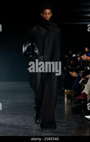 Paris, Frankreich. 22 janvier 2025. EGONLAB. Défilé automne/hiver 2025-2026 pendant la semaine de la mode de Paris Menswear le 2025 janvier - Paris, France 22/01/2025 crédit : dpa/Alamy Live News Banque D'Images