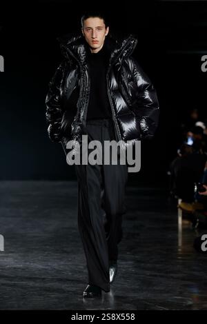 Paris, Frankreich. 22 janvier 2025. EGONLAB. Défilé automne/hiver 2025-2026 pendant la semaine de la mode de Paris Menswear le 2025 janvier - Paris, France 22/01/2025 crédit : dpa/Alamy Live News Banque D'Images