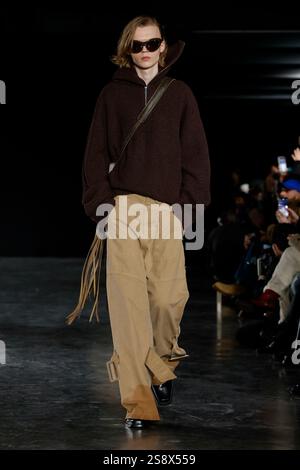 Paris, Frankreich. 22 janvier 2025. EGONLAB. Défilé automne/hiver 2025-2026 pendant la semaine de la mode de Paris Menswear le 2025 janvier - Paris, France 22/01/2025 crédit : dpa/Alamy Live News Banque D'Images