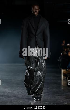 Paris, Frankreich. 22 janvier 2025. EGONLAB. Défilé automne/hiver 2025-2026 pendant la semaine de la mode de Paris Menswear le 2025 janvier - Paris, France 22/01/2025 crédit : dpa/Alamy Live News Banque D'Images