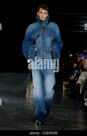 Paris, Frankreich. 22 janvier 2025. EGONLAB. Défilé automne/hiver 2025-2026 pendant la semaine de la mode de Paris Menswear le 2025 janvier - Paris, France 22/01/2025 crédit : dpa/Alamy Live News Banque D'Images