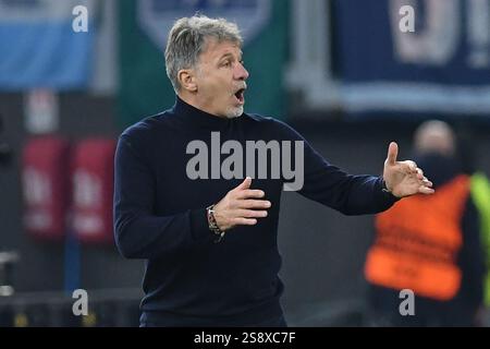 Rome, Italie. 23 janvier 2025. L'entraîneur de Lazio Marco Baroni réagit lors de la ronde de qualification de l'Europa League - 7e match d'étape entre le SS Lazio et la Real Sociedad au stade olympique. Score final ; Lazio 3 :1 Real Sociedad Credit : SOPA images Limited/Alamy Live News Banque D'Images