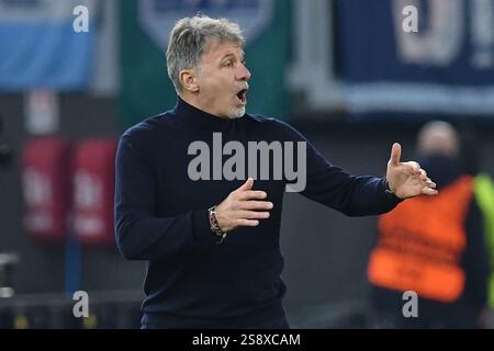 Rome, Italie. 23 janvier 2025. L'entraîneur de Lazio Marco Baroni réagit lors de la ronde de qualification de l'Europa League - 7e match d'étape entre le SS Lazio et la Real Sociedad au stade olympique. Score final ; Lazio 3 :1 Real Sociedad (photo par Mattia Vian/SOPA images/Sipa USA) crédit : Sipa USA/Alamy Live News Banque D'Images