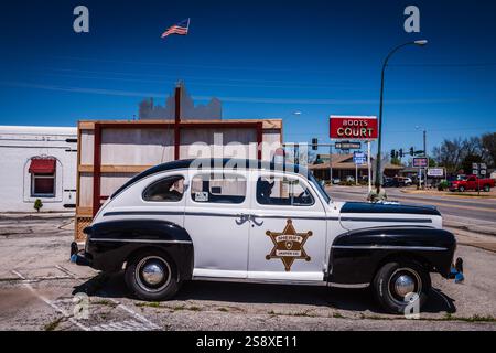 Carthage, MO USA - 28 avril 2018 : le motel historique de 1939 Boots court est situé au carrefour de l'Amérique et reste l'un des plus anciens opérati Banque D'Images