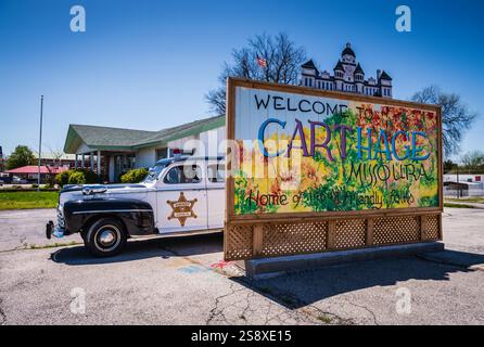 Carthage, MO USA - 28 avril 2018 : le motel historique de 1939 Boots court est situé au carrefour de l'Amérique et reste l'un des plus anciens opérati Banque D'Images