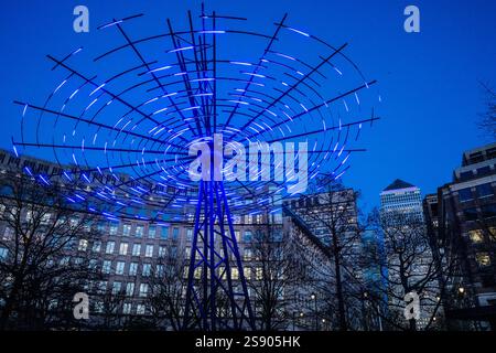 Londres, Royaume-Uni. 23 janvier 2025. Error by Vendel & de Wolf (a UK-First) - le festival annuel Winter Lights de Canary Wharf revient jusqu’au 1er février. L’exposition immersive comprend 19 installations lumineuses, dont 12 temporaires pour 2025. Crédit : Guy Bell/Alamy Live News Banque D'Images