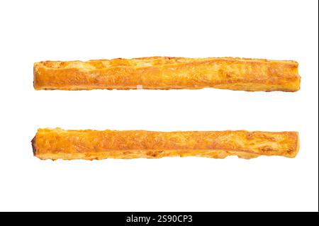Bâtonnets de pain au fromage, pain salé au beurre isolé sur fond blanc. vue de dessus. Banque D'Images