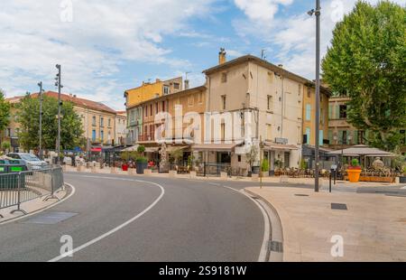 Impression d'Orange, une commune de la région Provence dans le sud-est de la France à l'heure d'été Banque D'Images
