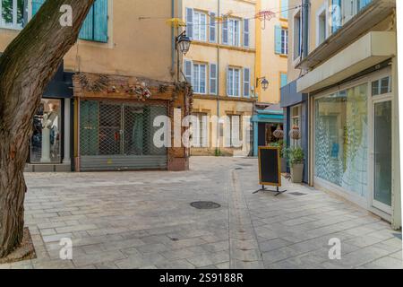 Impression d'Orange, une commune de la région Provence dans le sud-est de la France à l'heure d'été Banque D'Images