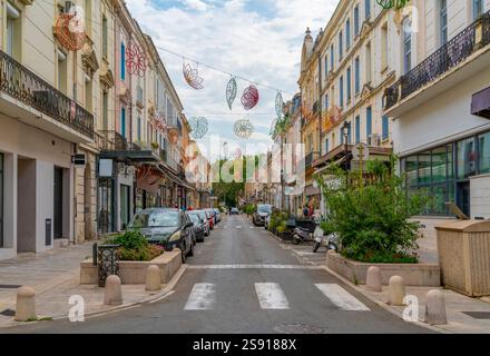 Impression d'Orange, une commune de la région Provence dans le sud-est de la France à l'heure d'été Banque D'Images
