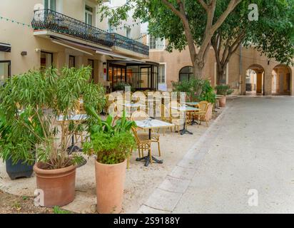Impression d'Orange, une commune de la région Provence dans le sud-est de la France à l'heure d'été Banque D'Images