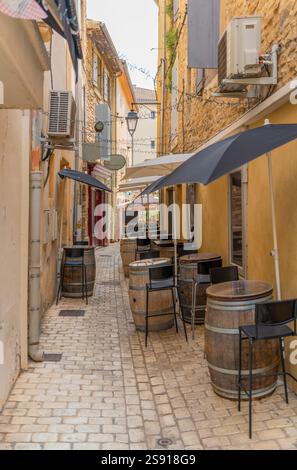 Impression d'Orange, une commune de la région Provence dans le sud-est de la France à l'heure d'été Banque D'Images