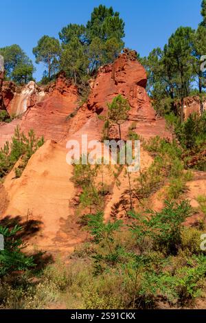 Impression autour du sentier ocre près de Roussillon, une commune du département du Vaucluse de la région Provence dans le sud de la France Banque D'Images