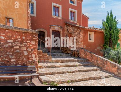 Impression de Roussillon, commune du département du Vaucluse, région Provence dans le sud de la France Banque D'Images