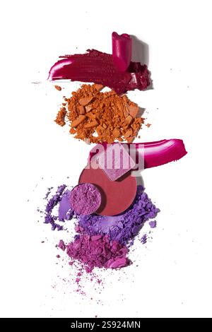 Photo de concept créatif de nuances de cosmétiques sur un fond blanc Banque D'Images