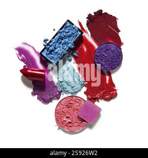 Photo de concept créatif de nuances de cosmétiques sur un fond blanc Banque D'Images