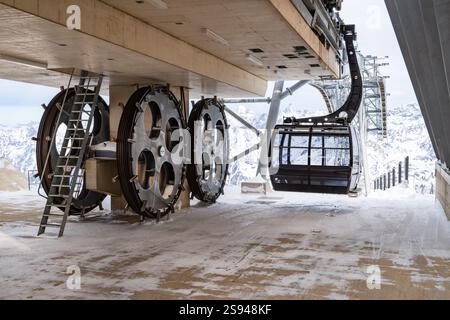 Paysage d'hiver sur le Gaislachkogel avec arrivée du téléphérique. Station de ski de Sölden, Ötztal, Autriche Banque D'Images