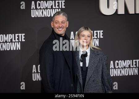 Rome, Italie - 17 janvier 2025 : le doubleur italien Eugenio Tavassi et l’influenceur italien Micol Incorvaia lors de la première italienne du film « A Complete Unknown » réalisé par James Mangold à l’Auditorium Parco della Musica. Banque D'Images