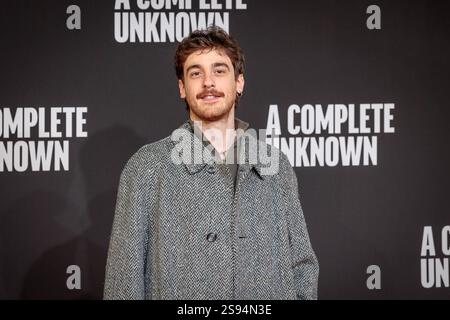 Première italienne du film A Complete Unknown. Rome, Italie - 17 janvier 2025 : L'acteur italien Federico Cesari lors de la première italienne du film A Complete Unknown réalisé par James Mangold à l'Auditorium Parco della Musica. Rome RM Italie Copyright : xGennaroxLeonardix Banque D'Images
