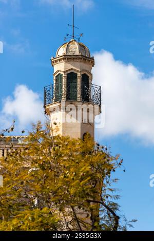 Tour à huit côtés sur le bâtiment historique de l'Hôtel Hostal Cuba dans le quartier Santa Catalina, Palma, Majorque, Majorque, Îles Baléares, Espagne Banque D'Images