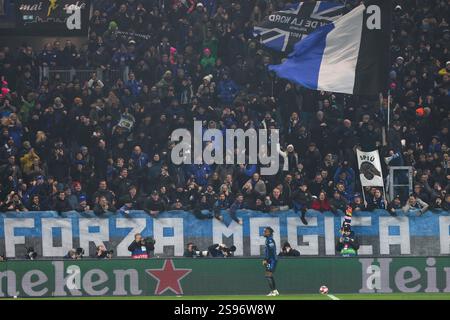 22 janvier 2025, Bergame, Italie : Italie, Bergame, 2025-01-21 : Ademola Lookman (Atalanta) marque et célèbre le but de 4-0 à 90' pendant le match de football Atalanta BC vs Sturm Graz, UCL 2024-2025, League phase MD 7, Gewiss Stadium. Italie, Bergame, 2025 01 21 : Atalanta BC vs Sturm Graz, UEFA Champions League 2024/2025, League phase - Journée 7 au Gewiss Stadium. (Crédit image : © Fabrizio Andrea Bertani/Pacific Press via ZUMA Press Wire) USAGE ÉDITORIAL SEULEMENT! Non destiné à UN USAGE commercial ! Banque D'Images