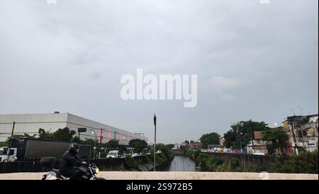 24 janvier 2025, Sao Paulo, Sao Paulo, Brésil : Sao Paulo (SP), 01/24/2025 Météo/pluie - niveau de la rivière Tamanduatei, région de la station Tamanduatei, dans l'après-midi du lundi 24 janvier 2025. (Foto : Milene Cardoso/Thenews2/Zumapress) (crédit image : © Milene Cardoso/TheNEWS2 via ZUMA Press Wire) USAGE ÉDITORIAL SEULEMENT! Non destiné à UN USAGE commercial ! Crédit : ZUMA Press, Inc/Alamy Live News Banque D'Images