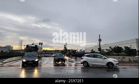 24 janvier 2025, Sao Paulo, Sao Paulo, Brésil : Sao Paulo (SP), 01/24/2025 Météo/pluie - niveau de la rivière Tamanduatei, région de la station Tamanduatei, dans l'après-midi du lundi 24 janvier 2025. (Foto : Milene Cardoso/Thenews2/Zumapress) (crédit image : © Milene Cardoso/TheNEWS2 via ZUMA Press Wire) USAGE ÉDITORIAL SEULEMENT! Non destiné à UN USAGE commercial ! Crédit : ZUMA Press, Inc/Alamy Live News Banque D'Images