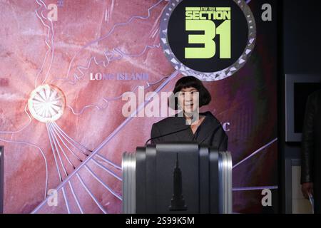 24 janvier 2025, NY, États-Unis : NEW YORK, NEW YORK - 24 JANVIER : le réalisateur Olatunde Osunsanmi, Michelle Yeoh, Omari Hardwick et Robert Kazinsky assistent à la cérémonie d'éclairage de l'Empire State Building pour célébrer la première de Star Trek : section 31 le 24 janvier 2025, à New York. L'événement a honoré le dernier chapitre de l'emblématique franchise Star Trek avec un hommage éblouissant à l'un des monuments les plus célèbres de New York. (Crédit image : © Luiz Rampelotto/ZUMA Press Wire) USAGE ÉDITORIAL SEULEMENT! Non destiné à UN USAGE commercial ! Banque D'Images