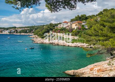 Belle côte rocheuse de la mer Adriatique en Croatie Banque D'Images