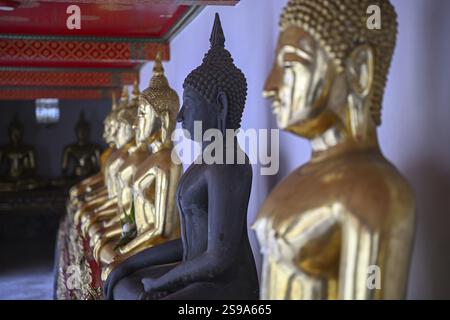 Bouddha noir à Wat Pho, Temple du Bouddha couché, Bangkok, Thaïlande, Asie Banque D'Images