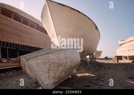Yachts au quai en construction Banque D'Images