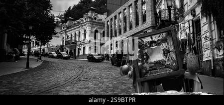Ukraine, Kiev, 20 septembre 2023. Petite rue dans la vieille ville Banque D'Images