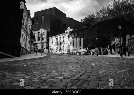 Ukraine, Kiev, 20 septembre 2023. Petite rue dans la vieille ville Banque D'Images