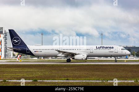 Munich, Allemagne, 17 septembre 2024 : un Airbus A321-231 de Lufthansa décolle de la piste de l'aéroport de Munich. Enregistrement d-AIDM. (Photo de Andreas Haas/d Banque D'Images