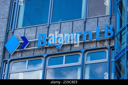 Munich, Allemagne, 5 avril 2023 : logo de la Sparkasse Bayern LB à son siège au centre-ville de Munich. (Photo Andreas Haas/dieBildmanufaktur) Banque D'Images