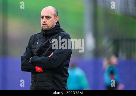 L'entraîneur-chef Farid Goreishvand d'Anderlecht photographié lors d'un match de football féminin entre le RSC Anderlecht Women et la Standard Femina de Liège le 14 e jour de la saison 2024 - 2025 de la Super League belge du Lotto Womens , le samedi 25 janvier 2025 à Anderlecht , BELGIQUE . PHOTO SPORTPIX | Stijn Audooren Banque D'Images