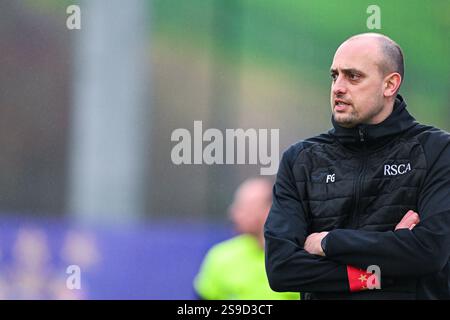 L'entraîneur-chef Farid Goreishvand d'Anderlecht photographié lors d'un match de football féminin entre le RSC Anderlecht Women et la Standard Femina de Liège le 14 e jour de la saison 2024 - 2025 de la Super League belge du Lotto Womens , le samedi 25 janvier 2025 à Anderlecht , BELGIQUE . PHOTO SPORTPIX | Stijn Audooren Banque D'Images