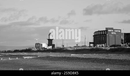 Une vue sur la plage, par un jour d'hiver froid, Fleetwood, Lancashire, Royaume-Uni. Banque D'Images